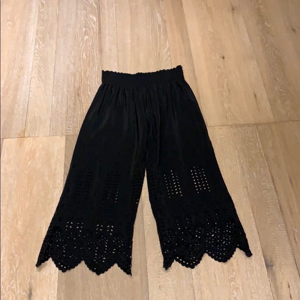 Black cropped flowy pants